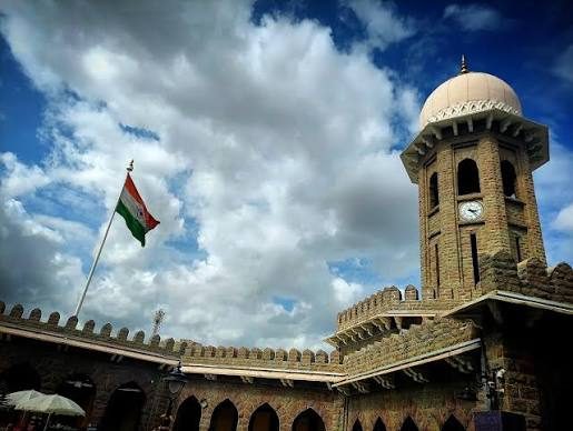 Moazzam Jahi Market clock tower stops working, GHMC unaware